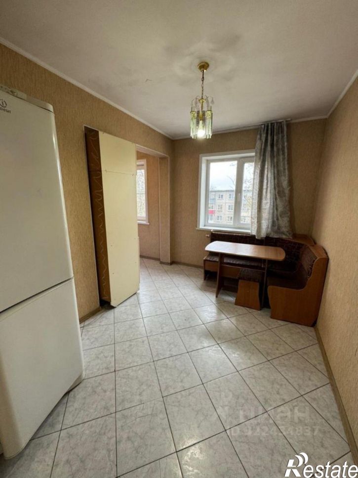 4-комн квартира улица Короленко, 140,  д. 140