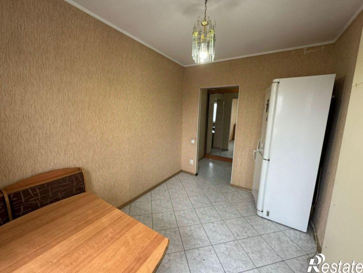 4-комн квартира улица Короленко, 140,  д. 140