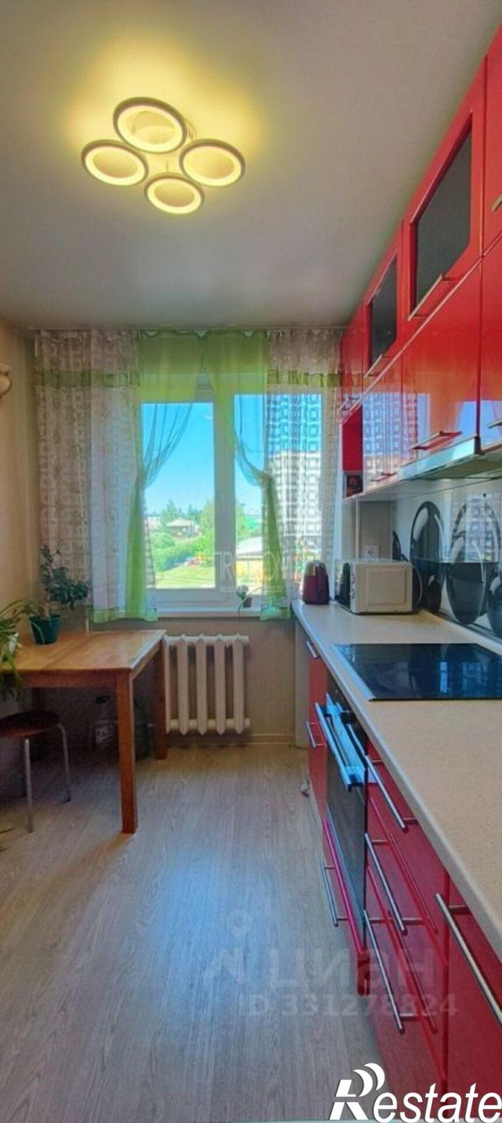 3-комн квартира ул 8 микрорайон, 25,  д. 25