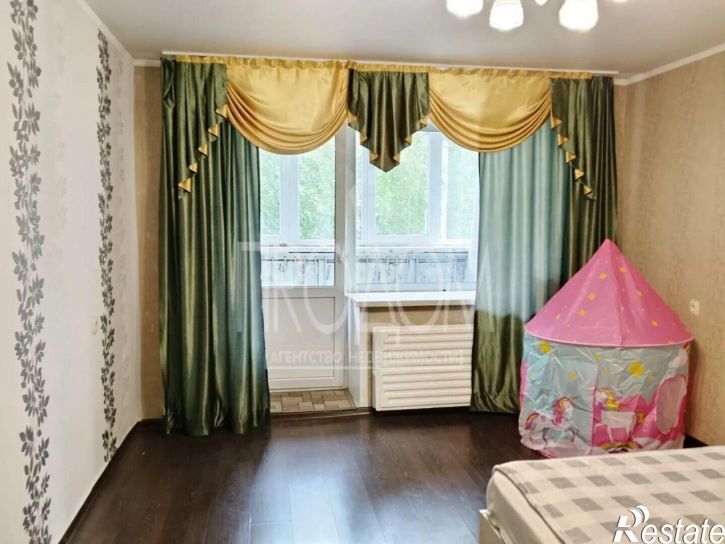 3-комн квартира ул 7 микрорайон, 19,  д. 19