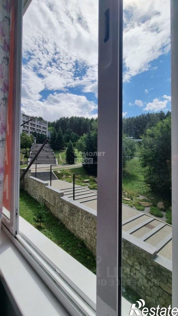 3-комн квартира улица Братьев Ждановых, 1,  д. 1
