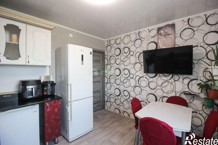 2-комн квартира ул 8 микрорайон, 22,  д. 22