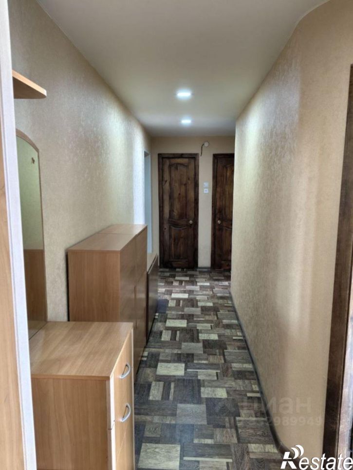 3-комн квартира ул 8 микрорайон, 1/2,  д. 1/2