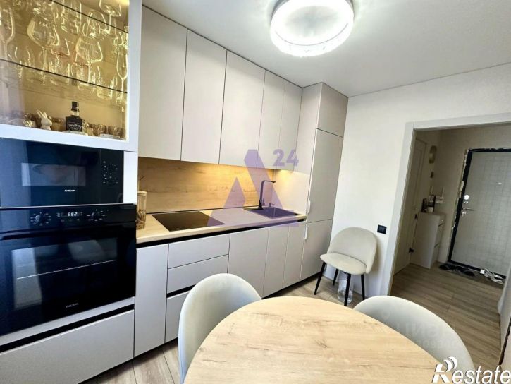 3-комн квартира ул 8 микрорайон, 32,  д. 32