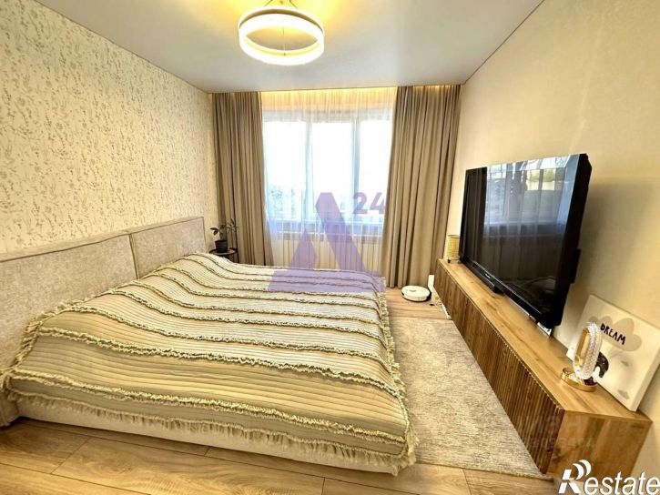 3-комн квартира ул 8 микрорайон, 32,  д. 32