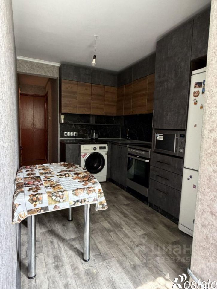 4-комн квартира улица Громова, 15,  д. 15