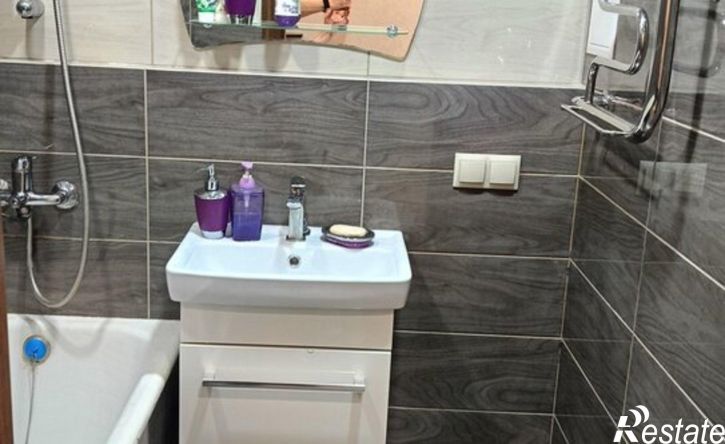 3-комн квартира ул 7 микрорайон, 18,  д. 18