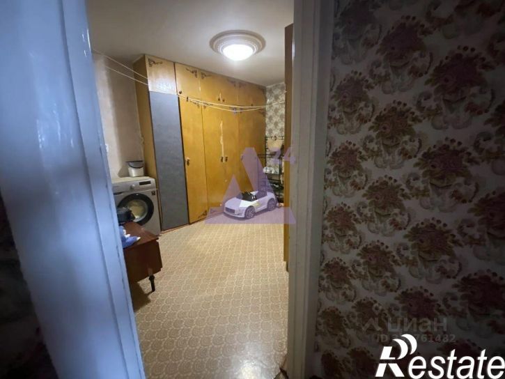 3-комн квартира ул 8 микрорайон, 32,  д. 32
