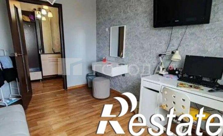3-комн квартира ул 8 микрорайон, 25,  д. 25